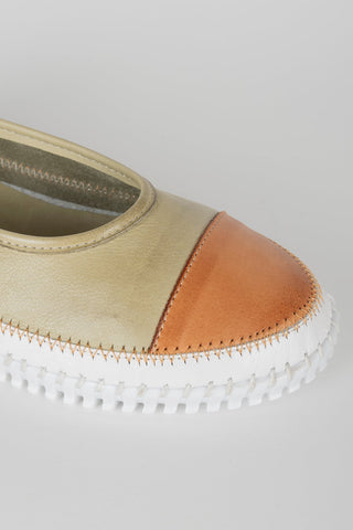 Dancer Cécile green