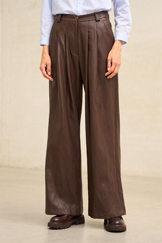 Pantalón Numa marrón chocolate piel vegana