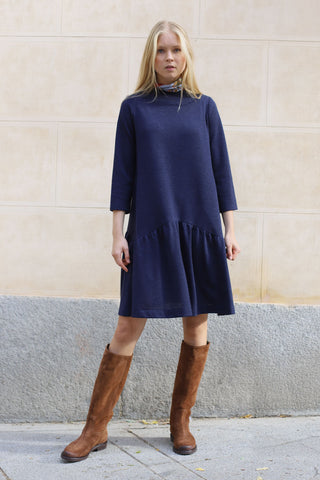 VESTIDO EVASE VOLANTE AZUL MARINO