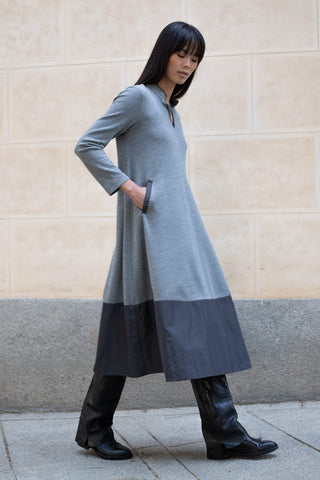 VESTIDO MARSELLA PUNTO CUELLO MAO BAJO TECNOLÓGICO