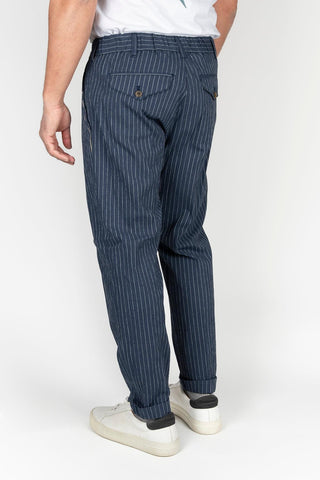 Pantalón My Myths azul marino con rayas y pinzas